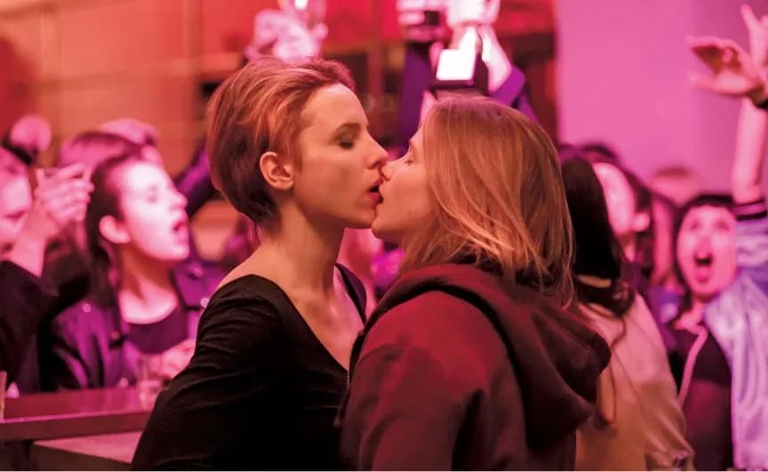 Które filmy o lesbijkach na Netflixie musisz koniecznie zobaczyć?